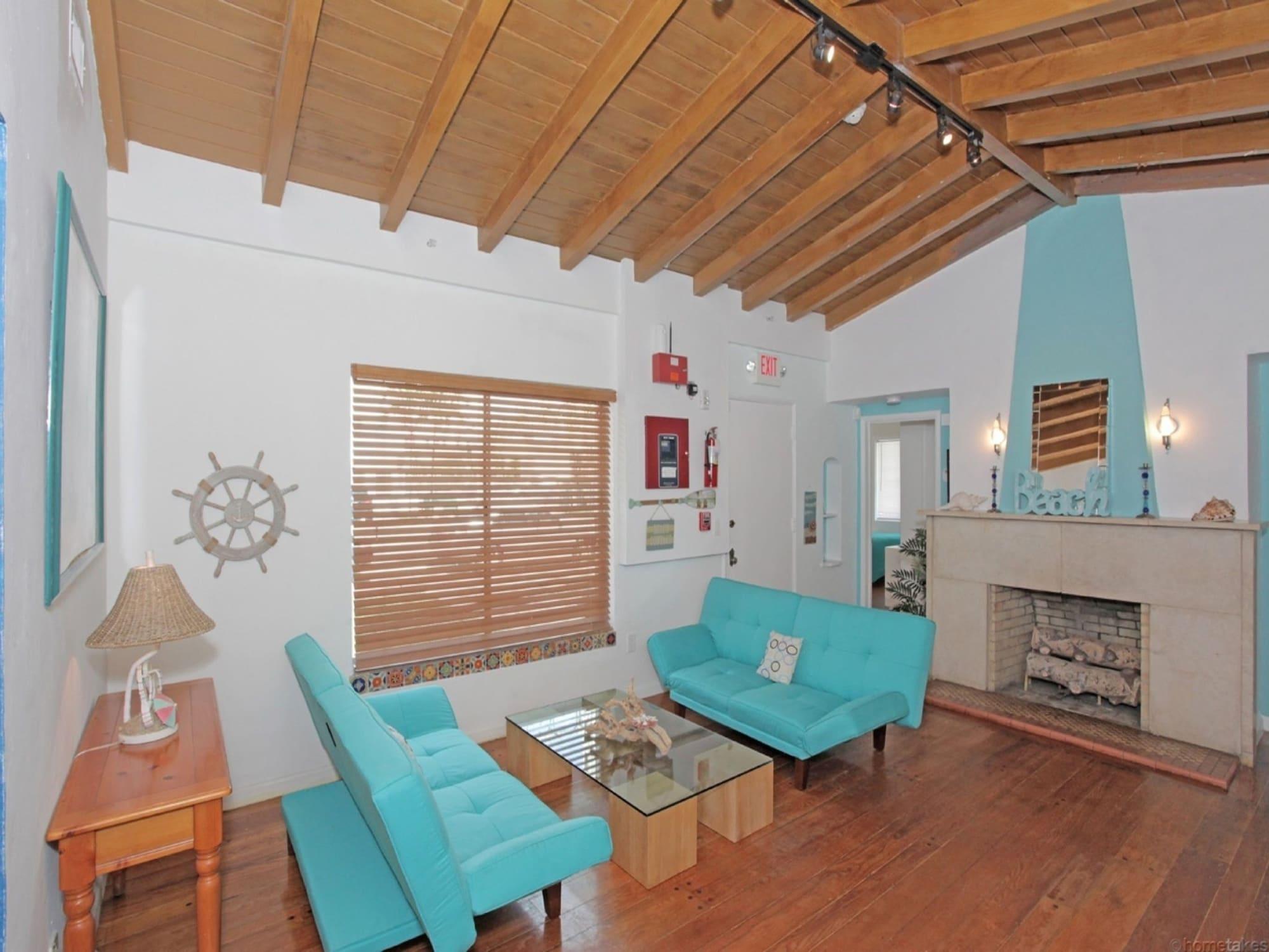 Bikini Hostel, Cafe & Beer Garden (Adults Only) Miami Beach Exterior photo